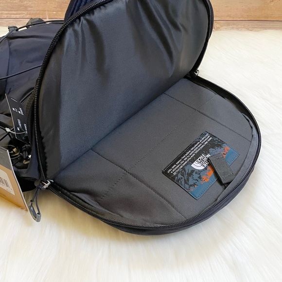 The North Face Women’s Borealis 27 Liter Backpack In Navy - Picture 8 of 9